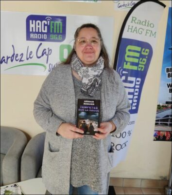 Nathalie remporte le livre “Tempêtes sur La Hague”